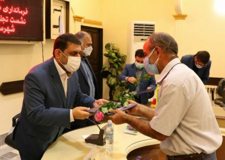 ما کارگزاران دولت موظفیم در جنگ اقتصادی امروز موانع و مشکلات را از پیش روی مردم برداریم