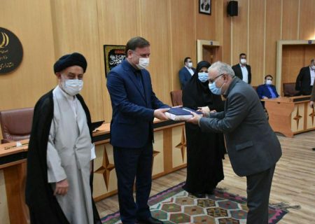 از شرکت گاز گیلان به عنوان دستگاه برتر در امر ترویج و توسعه فرهنگ نماز تقدیر شد