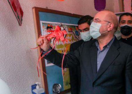 نواختن زنگ آغاز سال تحصیلی توسط رئیس قوه مقننه در رشت