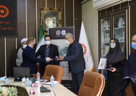 تجلیل مدیرکل بهزیستی گیلان از کارشناس کم بینای تامین اجتماعی استان