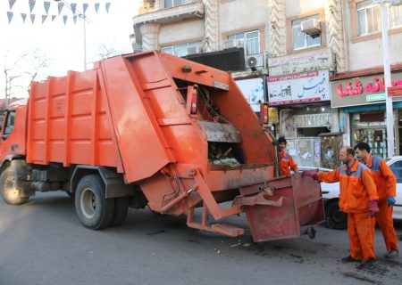 نیروهای پاکبان شهرداری لاهیجان از ۲۰۰ نفر در سال ۸۵ به ۵۰ نفر در سال جاری رسیده است