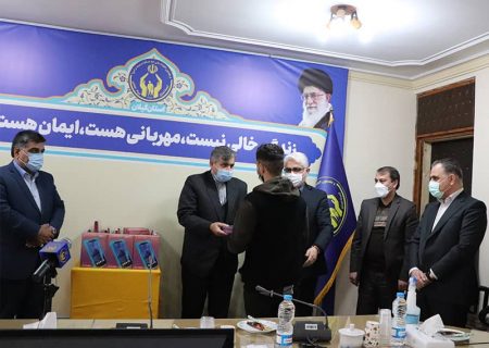 اهداء ۱۶۱ دستگاه تبلت به دانش آموزان نیازمند گیلانی
