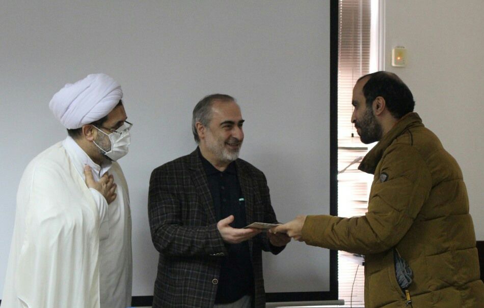 اهدای گواهینامه ۱۱ داور مسابقات قرآن در گیلان