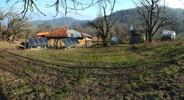 ساكنین روستای كم برخوردار گودی گوابر شهرستان املش از نعمت برق بهره مند شدند