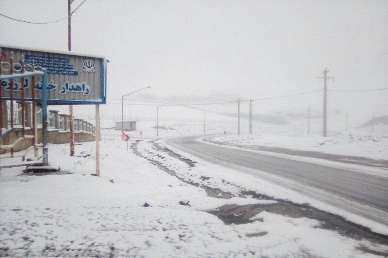 بارش ۶۰ سانتی برف در محورهای گیلان
