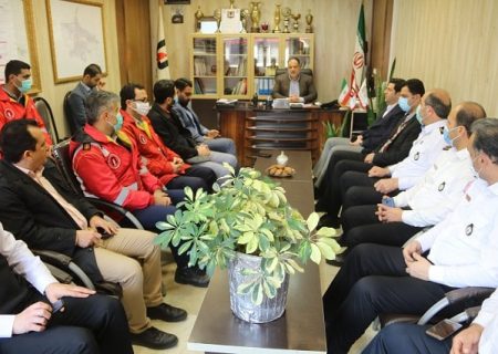 دیدار سرپرست فرمانداری لاهیجان با آتش نشانان حادثه پلاسکو