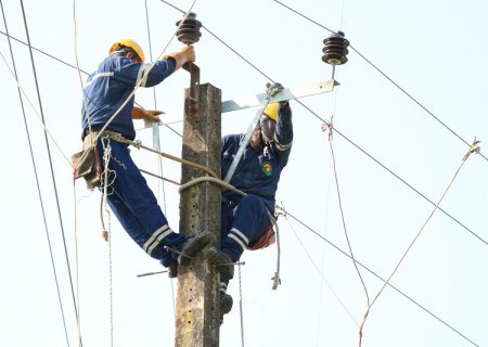 طرح تاب آوری شبكه های فشار متوسط استان گیلان با جدیت ادامه دارد