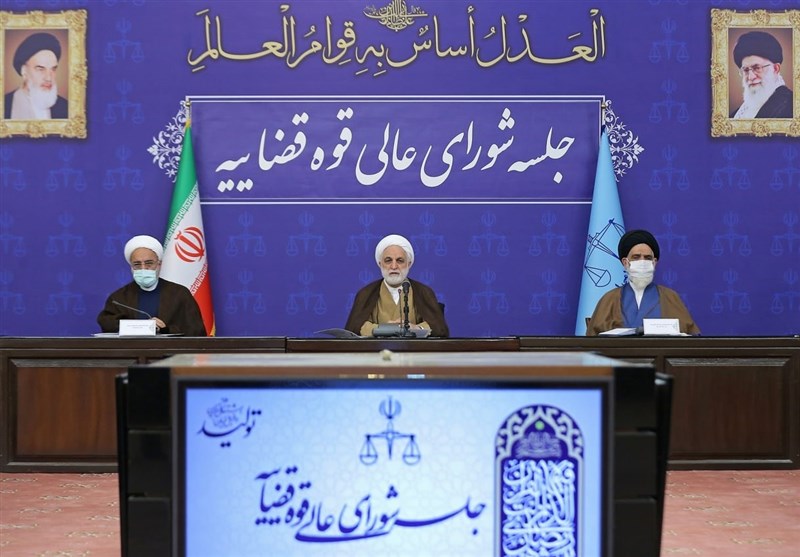 ضابطان و بخش‌های قضائی دستور نحوه استفاده از دستبند و پابند را اجرا نکردند!