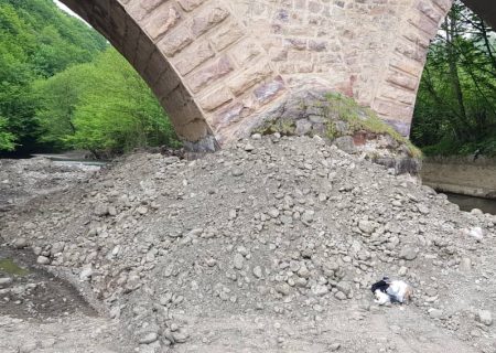 احضار عوامل تخریب پل تاریخی سیاهرود به مراجع قضایی با ورود دادستان رودبار