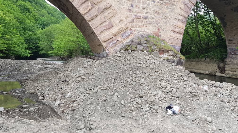 احضار عوامل تخریب پل تاریخی سیاهرود به مراجع قضایی با ورود دادستان رودبار