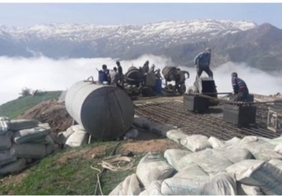 عملیات اجرایی نصب دکل جدید سایت همراه اول در روستای بلترک شهرستان رودسر