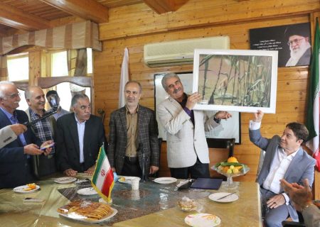 نشست صمیمی با بازنشستگان و تجلیل از پیشکسوت محیط زیست کشور در گیلان