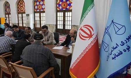 برپایی میز خدمت در مصلای رشت