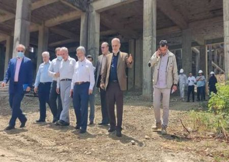 بازدید مسئولان سازمان برنامه‌ و بودجه از طرح‌های عمرانی در دست احداث مجتمع دانشگاهی لاکان رشت