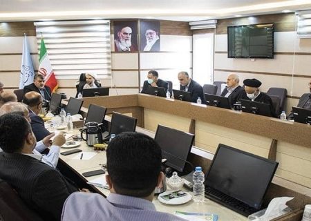 مسئولان نباید به فکر منافع شخصی خود باشند