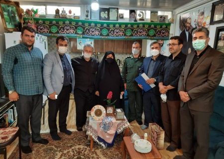 شهدا با گام نهادن در مسیری الهی ، تنها با خدا معامله نمودند