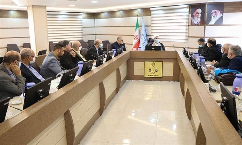 تمام مدیرانی که در انجام وظیفه قانونی خود اهمال نموده و به اموال عمومی و بیت المال تعرض نموده اند باید در مراجع قضایی پاسخگو باشند