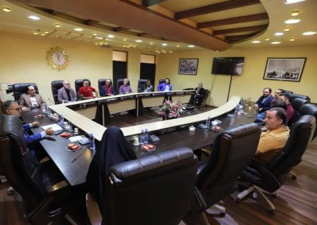 انتقاد از عملکرد شهرداری رشت در ساماندهی دستفروشان/درگیری برخی از دستفروشان با کسبه بازار رشت