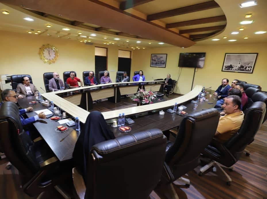 انتقاد از عملکرد شهرداری رشت در ساماندهی دستفروشان/درگیری برخی از دستفروشان با کسبه بازار رشت