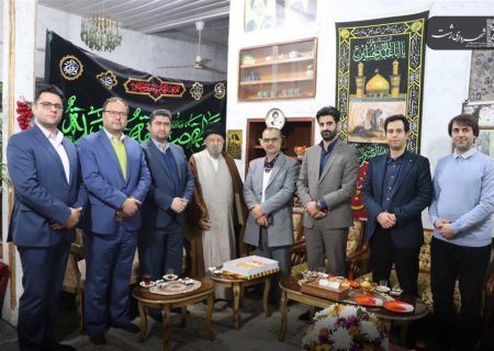 سر درب خانه خاندان موسوی ضیابری واقع در بافت مرکزی شهر رشت ، به پلاک “خانه حسینی” مزین شد