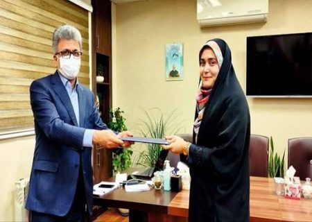تقدیر دکتر آشوبی از دانشجوی برگزیده هفتمین جشنواره «جایزه ملی ایثار»
