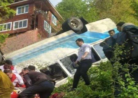 امدادرسانی به ۱۶ تن در پی واژگونی یک دستگاه مینی‌بوس در ماسال