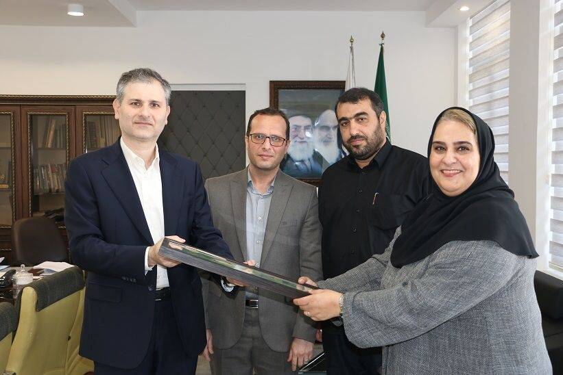 تجلیل دانش آموزان از همکاران نوسازی مدارس گیلان