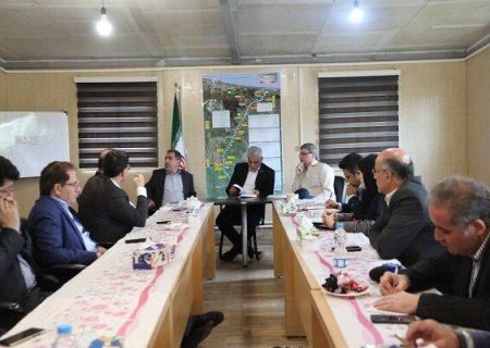 بررسی موانع مالی و اجرایی راه آهن رشت- کاسپین با حضور معاون وزیر راه و شهرسازی 