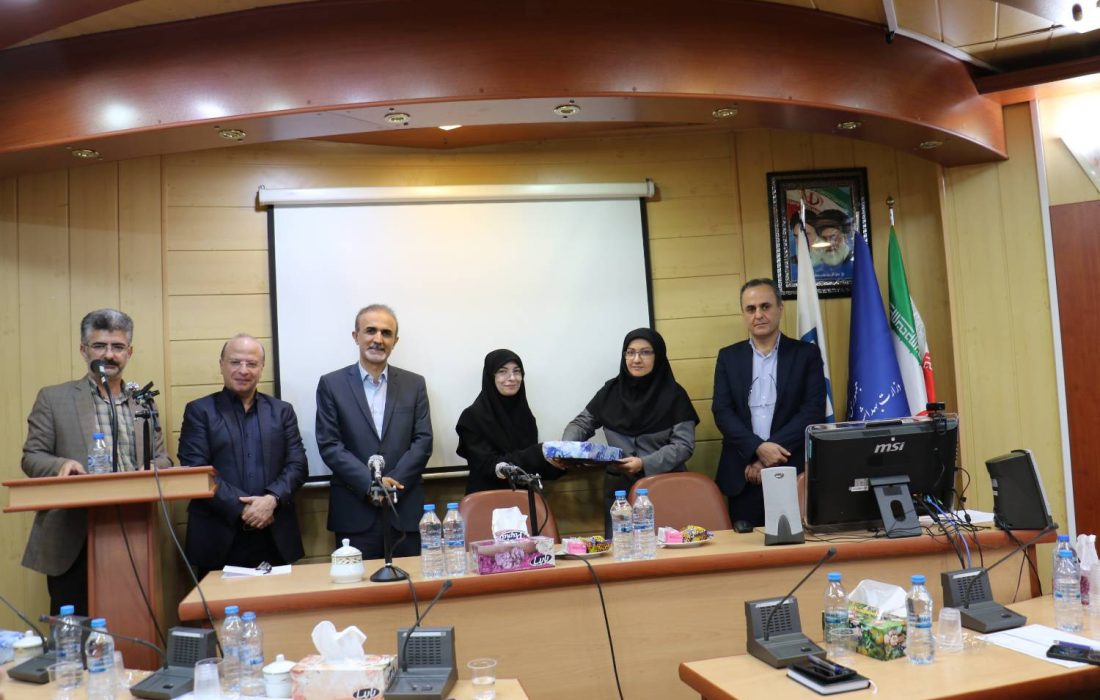 تقدیر از برگزیدگان نظام پیشنهادات در اداره کل بیمه سلامت