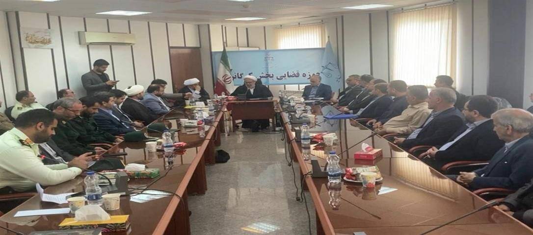 با مردم بودن و برای مردم بودن یکی از خصوصیات مسئولان در نظام اسلامی است