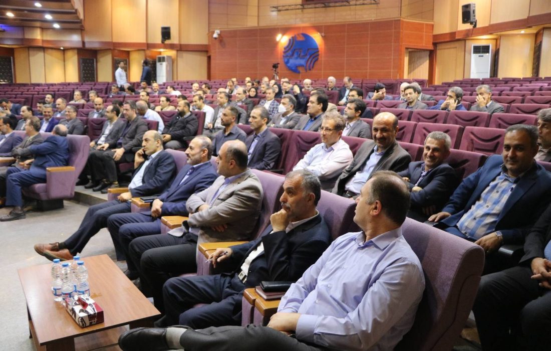 جلسه شورای اداری و آیین تجلیل از كارگران و كارمندان نمونه