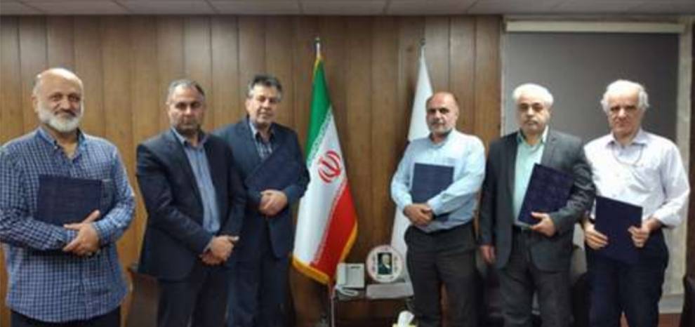تجلیل مدیر عامل شرکت شهرک های صنعتی استان گیلان از همکاران ایثارگر در هفته دفاع مقدس
