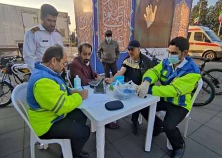 ادامه پویش ملی سلامت در پیاده راه شهرداری رشت توسط کارشناسان اورژانس گیلان