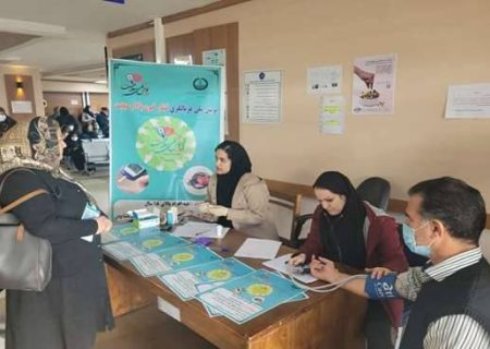 برپایی میز خدمت مرکز بهداشت شهرستان رشت در کلینیک های تامین اجتماعی این شهرستان