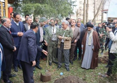 حضور استاندار گیلان و شهردار رشت در طرح سراسری مردمی کاشت یک میلیارد درخت