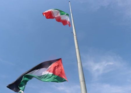 اهتزاز پرچم فلسطین بر فراز آسمان رشت در حمایت از مردم غزه