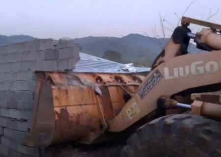 برخورد قاطع و رفع آثار تجاوز به حریم در محورهای شهرستان رشت آغاز شده است