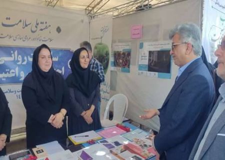 بازدید رئیس دانشگاه علوم پزشکی گیلان از نمایشگاه دستاوردهای عرصه بهداشت و سلامت استان گیلان