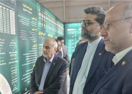 بازدید مدیرعامل سازمان صنایع کوچک و شهرک‌های صنعتی ایران از غرفه گیلان در محل نمایشگاه ایران اکسپو
