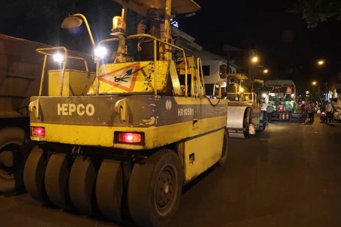 اجرای روکش آسفالت ۴۰۰ هزار متر مربع از محورهای اصلی معابر شهر رشت