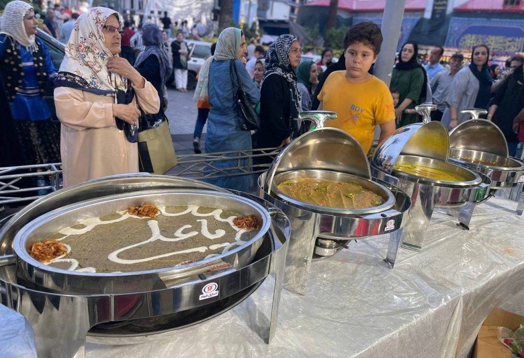 برپایی میز خوراک “یوم الطعام” در شهر رشت،اولین شهر خوراک جهان در یونسکو در پیاده راه فرهنگی شهدای ذهاب/مردم رشت مهمان سفره امیرالمومنین(ع) شدند