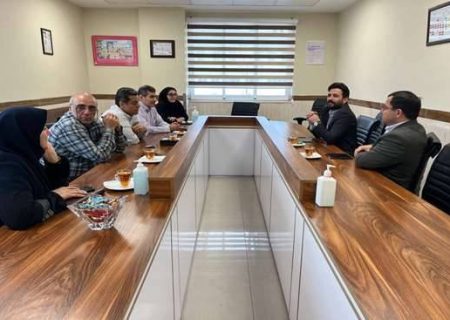 نشست نماینده مردم شهرستان‌های رشت و خمام در مجلس شورای اسلامی با رئیس مرکز آموزشی و درمانی ۱۷ شهریور