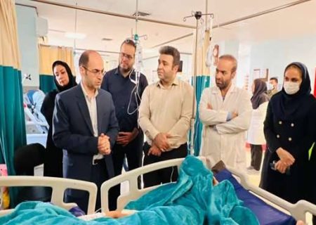 ملاقات معاون درمان دانشگاه علوم پزشکی گیلان از پزشک سانحه دیده بیمارستان شهید بهشتی بندرانزلی
