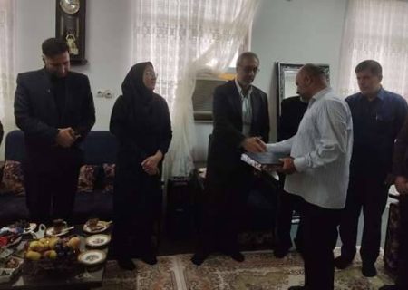 تقدیر از دو آزاده شاغل در مرکز بهداشت شهرستان رشت