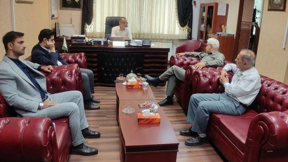 ملاقات مردمی دکتر محمد حسین واثق کارگرنیا رئیس شورای اسلامی شهر رشت همه روزه با شهروندان در ساختمان شورا