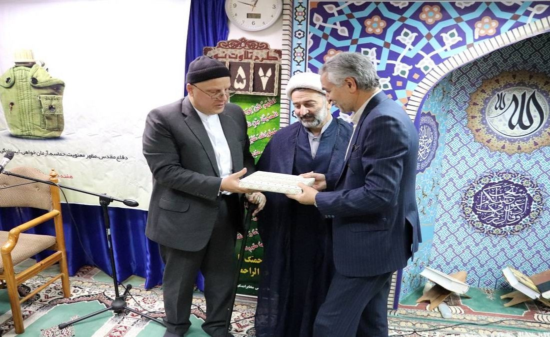 تجلیل و تقدیر مدیر مخابرات منطقه گیلان از اولین روحانی جانباز ۷۰ درصد استان