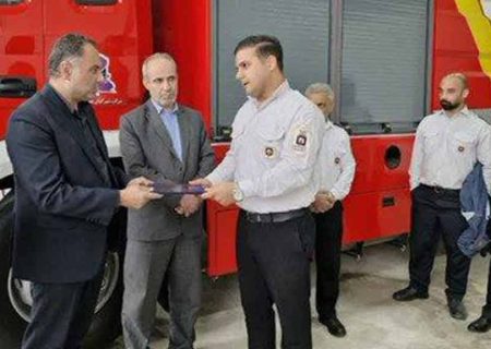 تجلیل مدیرعامل شرکت شهرکهای صنعتی استان گیلان از آتش نشانان نمونه استانی