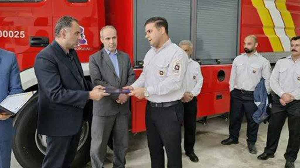تجلیل مدیرعامل شرکت شهرکهای صنعتی استان گیلان از آتش نشانان نمونه استانی