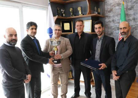 تجلیل مدیر عامل شرکت سیمان خزر از اعضای تیم نائب قهرمان کاراته کارگری شرکت در مسابقات قهرمانی کشور 