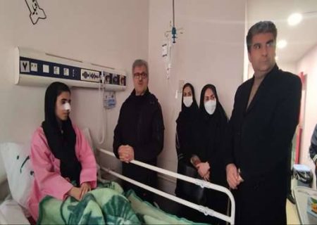 عیادت دکتر آشوبی از پرستار سانحه دیده اورژانس شرق گیلان بستری در بیمارستان دکتر پیروز لاهیجان